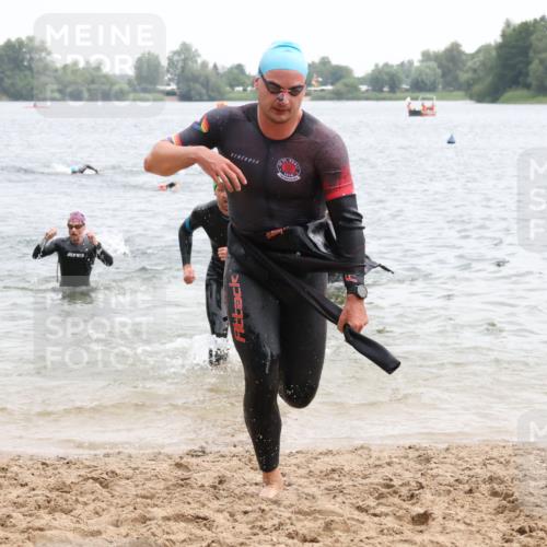 21.06.2025 - 27. Vierlanden-Triathlon Lena Gebhardt http://msf.ph/oto/8039993 15.06.2025 12:54:16 Schwimmen 1102, 1114, 1124, 1125, 1127, 1141, 1145, 1147, 1158, 1162 meine-sportfotos.de
