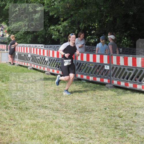 15.06.2025 - 27. Vierlanden-Triathlon KatJ http://msf.ph/oto/8039999 15.06.2025 11:37:44 Schwimmen  meine-sportfotos.de