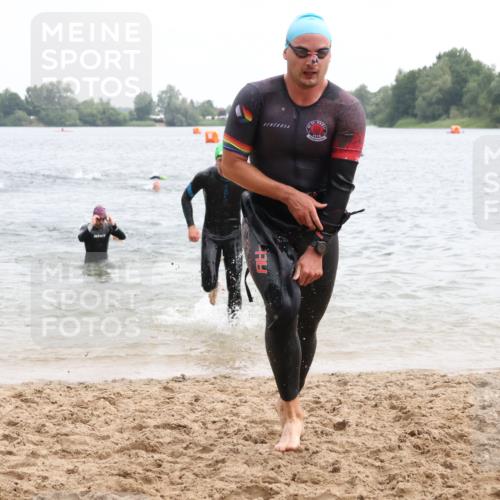 21.06.2025 - 27. Vierlanden-Triathlon Lena Gebhardt http://msf.ph/oto/8040001 15.06.2025 12:54:16 Schwimmen 1102, 1114, 1124, 1125, 1127, 1141, 1145, 1147, 1158, 1162 meine-sportfotos.de