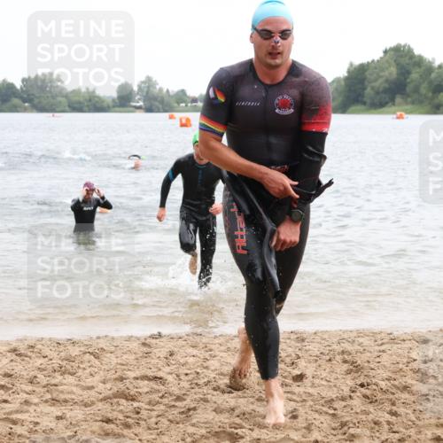 21.06.2025 - 27. Vierlanden-Triathlon Lena Gebhardt http://msf.ph/oto/8040002 15.06.2025 12:54:16 Schwimmen 1102, 1114, 1124, 1125, 1127, 1141, 1145, 1147, 1158, 1162 meine-sportfotos.de