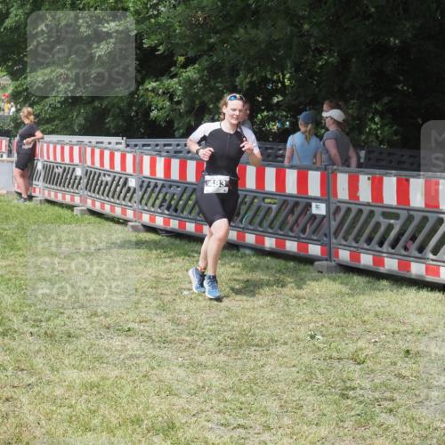 15.06.2025 - 27. Vierlanden-Triathlon KatJ http://msf.ph/oto/8040005 15.06.2025 11:37:45 Schwimmen  meine-sportfotos.de