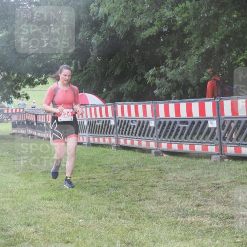 21.06.2025 - 27. Vierlanden-Triathlon KatJ http://msf.ph/oto/8040019 15.06.2025 14:25:30 Ziel 224, 1281 meine-sportfotos.de