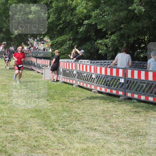 15.06.2025 - 27. Vierlanden-Triathlon KatJ http://msf.ph/oto/8040020 15.06.2025 11:38:16 Schwimmen  meine-sportfotos.de