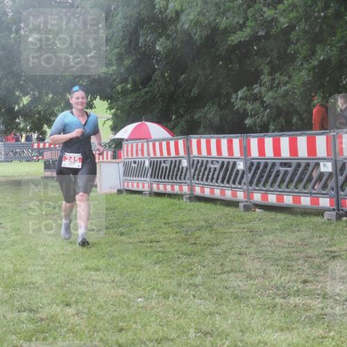 21.06.2025 - 27. Vierlanden-Triathlon KatJ http://msf.ph/oto/8040029 15.06.2025 14:25:34 Ziel 224, 1281 meine-sportfotos.de