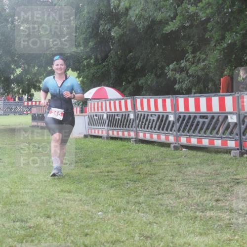 21.06.2025 - 27. Vierlanden-Triathlon KatJ http://msf.ph/oto/8040036 15.06.2025 14:25:34 Ziel 224, 1281 meine-sportfotos.de