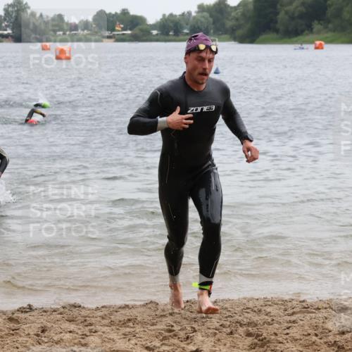 21.06.2025 - 27. Vierlanden-Triathlon Lena Gebhardt http://msf.ph/oto/8040037 15.06.2025 12:54:22 Schwimmen 1102, 1103, 1114, 1124, 1141, 1147, 1162 meine-sportfotos.de