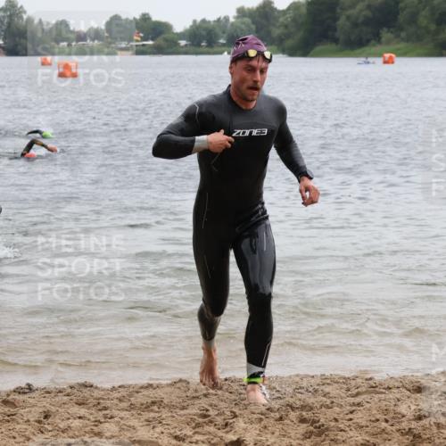 21.06.2025 - 27. Vierlanden-Triathlon Lena Gebhardt http://msf.ph/oto/8040040 15.06.2025 12:54:22 Schwimmen 1102, 1103, 1114, 1124, 1141, 1147, 1162 meine-sportfotos.de