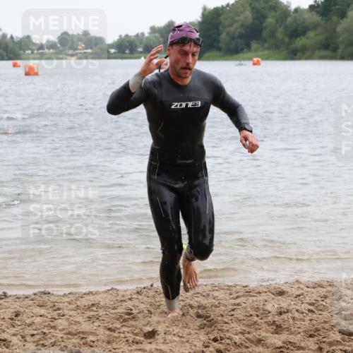 21.06.2025 - 27. Vierlanden-Triathlon Lena Gebhardt http://msf.ph/oto/8040043 15.06.2025 12:54:23 Schwimmen 1102, 1103, 1124, 1141, 1147, 1162 meine-sportfotos.de