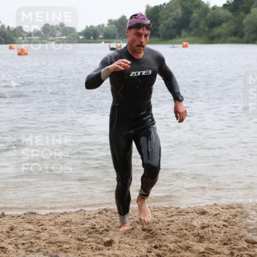 21.06.2025 - 27. Vierlanden-Triathlon Lena Gebhardt http://msf.ph/oto/8040046 15.06.2025 12:54:23 Schwimmen 1102, 1103, 1124, 1141, 1147, 1162 meine-sportfotos.de