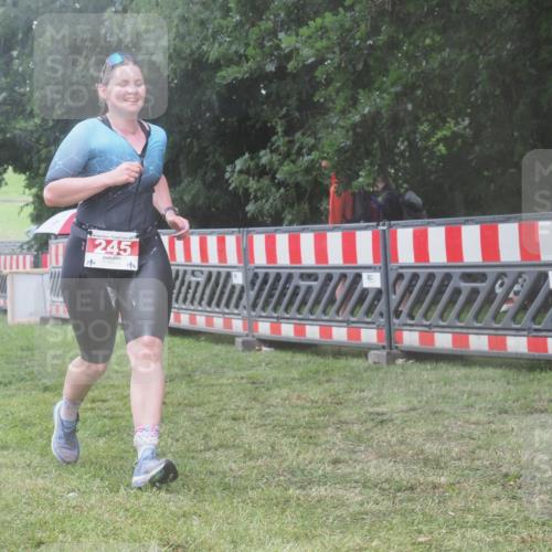 21.06.2025 - 27. Vierlanden-Triathlon KatJ http://msf.ph/oto/8040047 15.06.2025 14:25:35 Ziel 224, 1281 meine-sportfotos.de