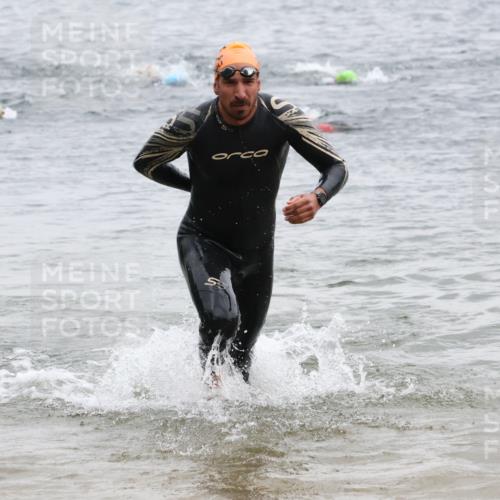 21.06.2025 - 27. Vierlanden-Triathlon Lena Gebhardt http://msf.ph/oto/8040053 15.06.2025 12:54:24 Schwimmen 1102, 1103, 1141, 1147, 1162 meine-sportfotos.de