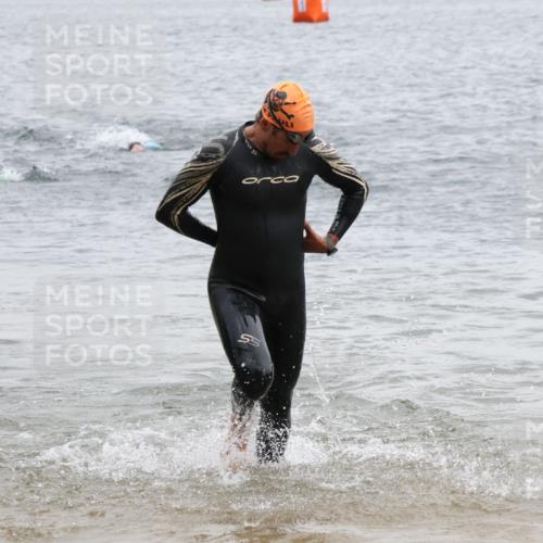 21.06.2025 - 27. Vierlanden-Triathlon Lena Gebhardt http://msf.ph/oto/8040055 15.06.2025 12:54:25 Schwimmen 1102, 1103, 1141, 1147, 1162 meine-sportfotos.de