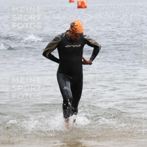 21.06.2025 - 27. Vierlanden-Triathlon Lena Gebhardt http://msf.ph/oto/8040058 15.06.2025 12:54:25 Schwimmen 1102, 1103, 1141, 1147, 1162 meine-sportfotos.de