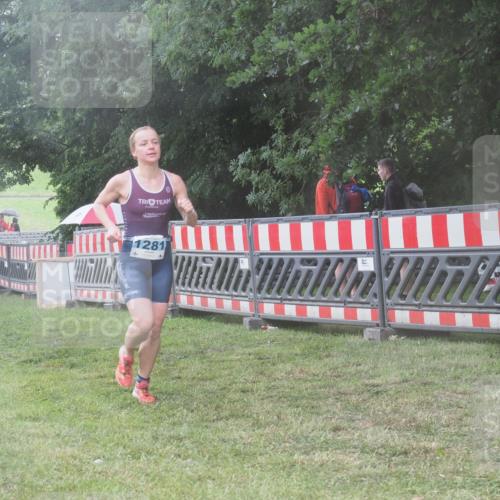 21.06.2025 - 27. Vierlanden-Triathlon KatJ http://msf.ph/oto/8040061 15.06.2025 14:25:39 Ziel 937, 1281 meine-sportfotos.de