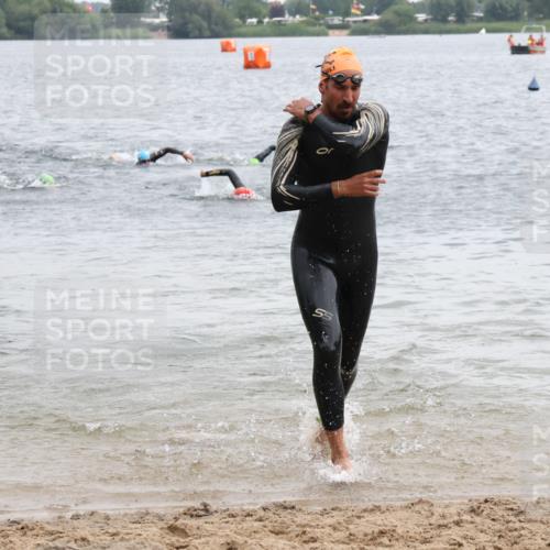 21.06.2025 - 27. Vierlanden-Triathlon Lena Gebhardt http://msf.ph/oto/8040062 15.06.2025 12:54:26 Schwimmen 1103, 1141, 1147, 1162 meine-sportfotos.de