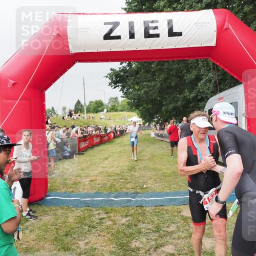 21.06.2025 - 27. Vierlanden-Triathlon MichiJ http://msf.ph/oto/8040063 15.06.2026 13:22:28 Ziel 643 meine-sportfotos.de