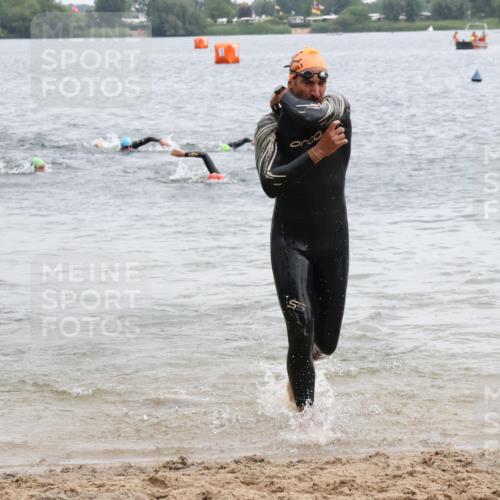 21.06.2025 - 27. Vierlanden-Triathlon Lena Gebhardt http://msf.ph/oto/8040065 15.06.2025 12:54:26 Schwimmen 1103, 1141, 1147, 1162 meine-sportfotos.de