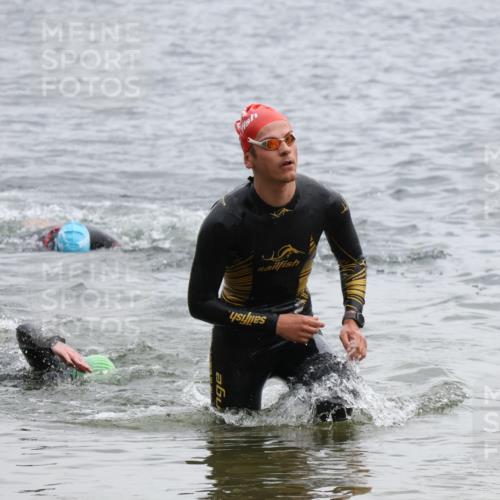 21.06.2025 - 27. Vierlanden-Triathlon Lena Gebhardt http://msf.ph/oto/8040068 15.06.2025 12:54:39 Schwimmen 1097, 1115, 1137, 1143, 1154 meine-sportfotos.de