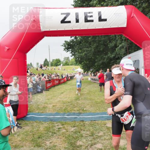 21.06.2025 - 27. Vierlanden-Triathlon MichiJ http://msf.ph/oto/8040069 15.06.2026 13:22:28 Ziel 643 meine-sportfotos.de