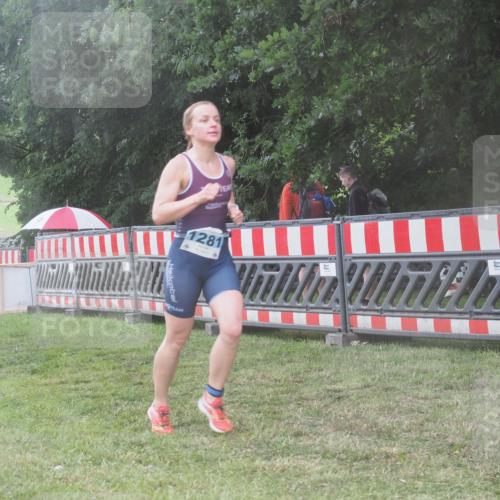 21.06.2025 - 27. Vierlanden-Triathlon KatJ http://msf.ph/oto/8040070 15.06.2025 14:25:40 Ziel 937, 1281 meine-sportfotos.de