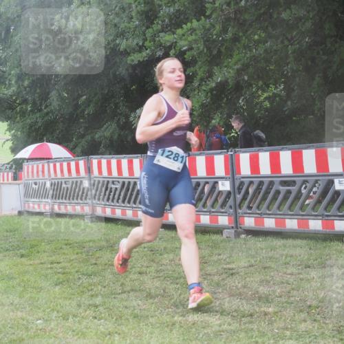 21.06.2025 - 27. Vierlanden-Triathlon KatJ http://msf.ph/oto/8040072 15.06.2025 14:25:40 Ziel 937, 1281 meine-sportfotos.de