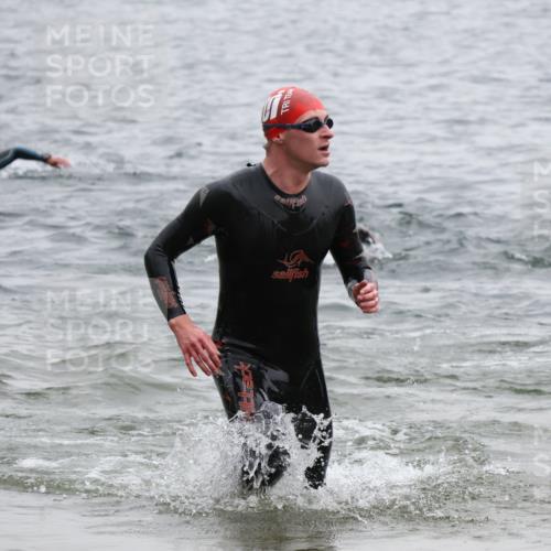 21.06.2025 - 27. Vierlanden-Triathlon Lena Gebhardt http://msf.ph/oto/8040074 15.06.2025 12:54:41 Schwimmen 1097, 1115, 1137, 1143, 1154 meine-sportfotos.de