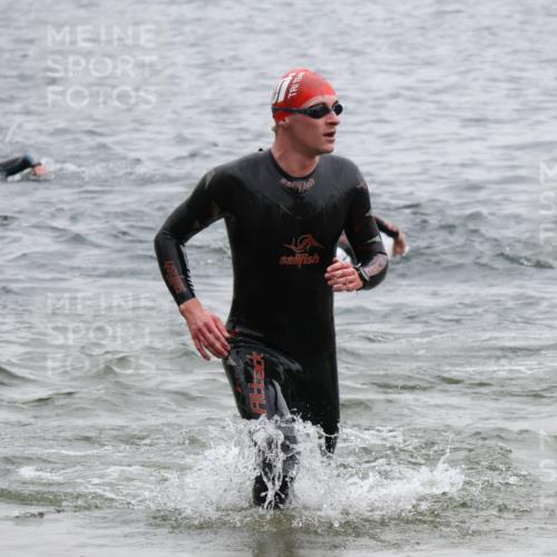 21.06.2025 - 27. Vierlanden-Triathlon Lena Gebhardt http://msf.ph/oto/8040076 15.06.2025 12:54:41 Schwimmen 1097, 1115, 1137, 1143, 1154 meine-sportfotos.de