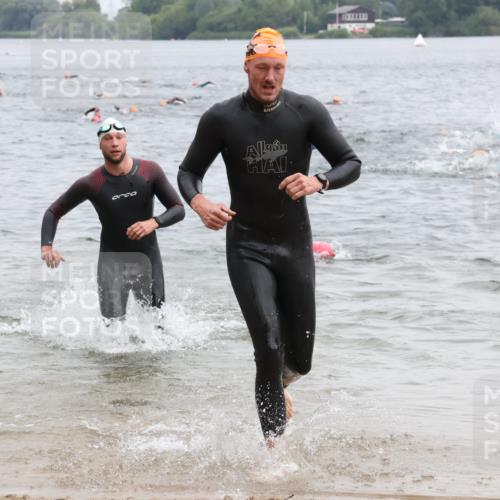 21.06.2025 - 27. Vierlanden-Triathlon Lena Gebhardt http://msf.ph/oto/8040079 15.06.2025 12:54:42 Schwimmen 1097, 1115, 1137, 1138, 1143, 1154 meine-sportfotos.de