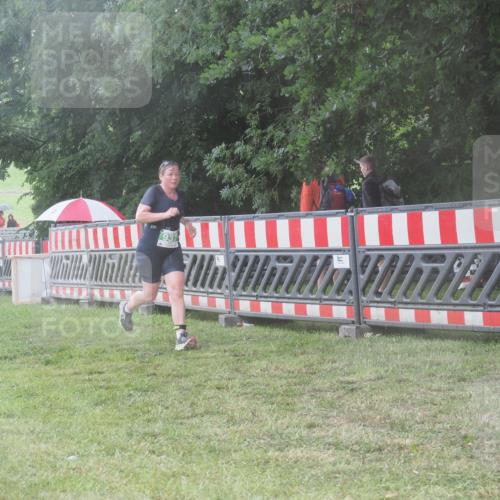 21.06.2025 - 27. Vierlanden-Triathlon KatJ http://msf.ph/oto/8040082 15.06.2025 14:25:43 Ziel 937 meine-sportfotos.de