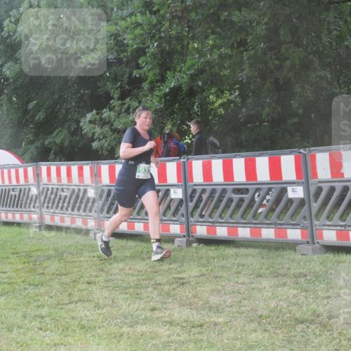 21.06.2025 - 27. Vierlanden-Triathlon KatJ http://msf.ph/oto/8040085 15.06.2025 14:25:44 Ziel 937 meine-sportfotos.de