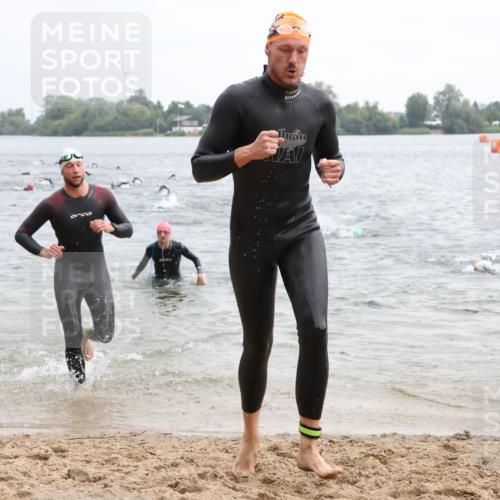 21.06.2025 - 27. Vierlanden-Triathlon Lena Gebhardt http://msf.ph/oto/8040089 15.06.2025 12:54:44 Schwimmen 1097, 1115, 1137, 1138, 1143, 1154, 1157 meine-sportfotos.de