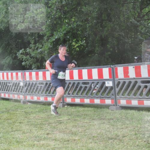 21.06.2025 - 27. Vierlanden-Triathlon KatJ http://msf.ph/oto/8040091 15.06.2025 14:25:44 Ziel 937 meine-sportfotos.de