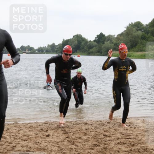 21.06.2025 - 27. Vierlanden-Triathlon Lena Gebhardt http://msf.ph/oto/8040098 15.06.2025 12:54:45 Schwimmen 1097, 1115, 1137, 1138, 1143, 1153, 1154, 1157 meine-sportfotos.de
