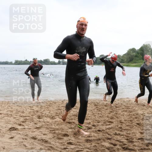 21.06.2025 - 27. Vierlanden-Triathlon Lena Gebhardt http://msf.ph/oto/8040101 15.06.2025 12:54:45 Schwimmen 1097, 1115, 1137, 1138, 1143, 1153, 1154, 1157 meine-sportfotos.de