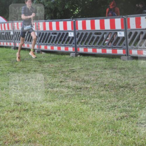 21.06.2025 - 27. Vierlanden-Triathlon KatJ http://msf.ph/oto/8040102 15.06.2025 14:26:36 Ziel 1298, 1304, 1316 meine-sportfotos.de