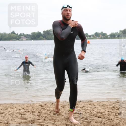 21.06.2025 - 27. Vierlanden-Triathlon Lena Gebhardt http://msf.ph/oto/8040109 15.06.2025 12:54:46 Schwimmen 1097, 1115, 1137, 1138, 1143, 1146, 1153, 1154, 1157 meine-sportfotos.de