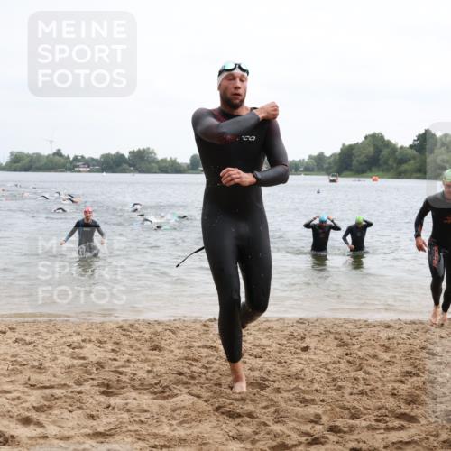 21.06.2025 - 27. Vierlanden-Triathlon Lena Gebhardt http://msf.ph/oto/8040111 15.06.2025 12:54:47 Schwimmen 1097, 1115, 1137, 1138, 1143, 1146, 1153, 1154, 1157 meine-sportfotos.de