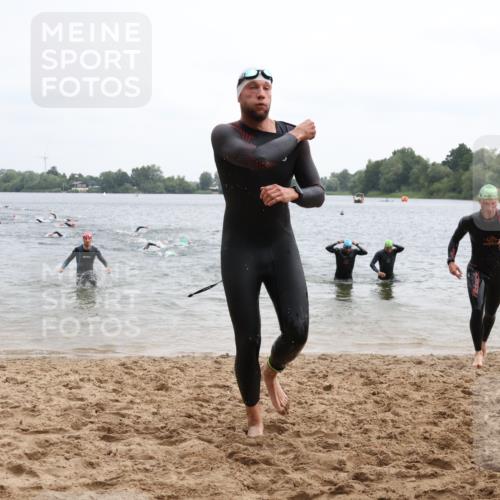 21.06.2025 - 27. Vierlanden-Triathlon Lena Gebhardt http://msf.ph/oto/8040115 15.06.2025 12:54:47 Schwimmen 1097, 1115, 1137, 1138, 1143, 1146, 1153, 1154, 1157 meine-sportfotos.de
