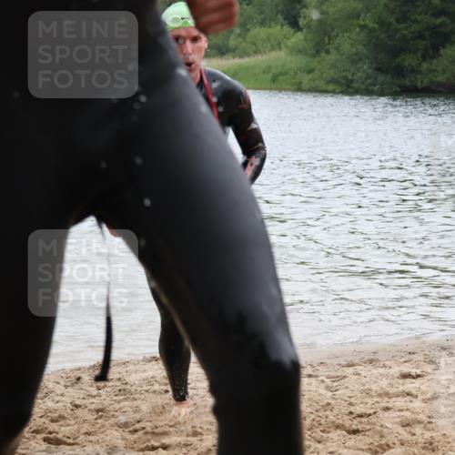 21.06.2025 - 27. Vierlanden-Triathlon Lena Gebhardt http://msf.ph/oto/8040117 15.06.2025 12:54:48 Schwimmen 1097, 1115, 1137, 1138, 1143, 1146, 1153, 1154, 1157 meine-sportfotos.de