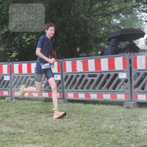 21.06.2025 - 27. Vierlanden-Triathlon KatJ http://msf.ph/oto/8040118 15.06.2025 14:26:36 Ziel 1298, 1304, 1316 meine-sportfotos.de
