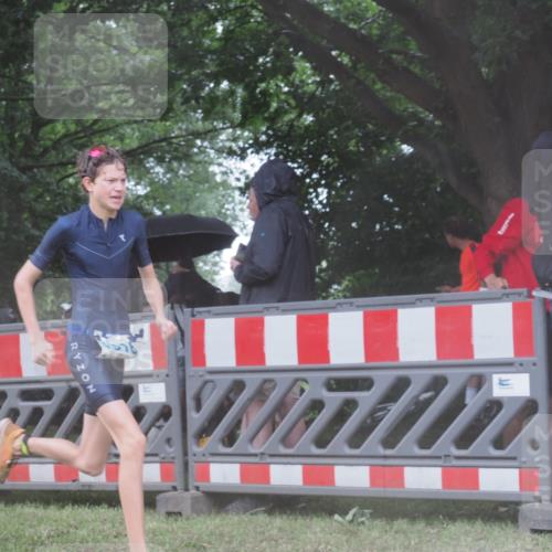 21.06.2025 - 27. Vierlanden-Triathlon KatJ http://msf.ph/oto/8040126 15.06.2025 14:26:37 Ziel 1298, 1304, 1316 meine-sportfotos.de