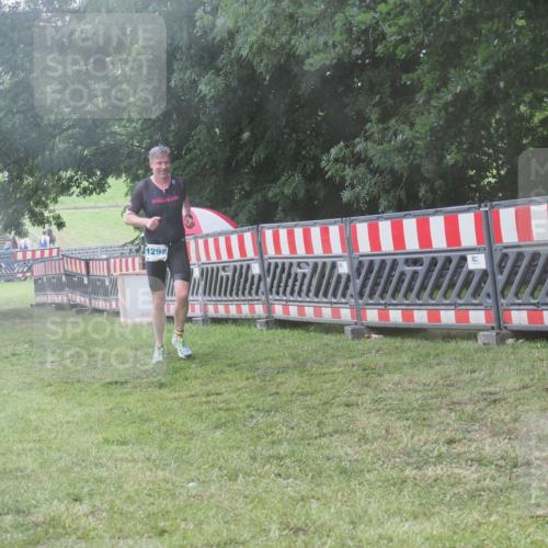 21.06.2025 - 27. Vierlanden-Triathlon KatJ http://msf.ph/oto/8040132 15.06.2025 14:26:43 Ziel 1298, 1304 meine-sportfotos.de