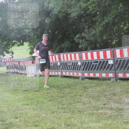 21.06.2025 - 27. Vierlanden-Triathlon KatJ http://msf.ph/oto/8040137 15.06.2025 14:26:44 Ziel 1298, 1304 meine-sportfotos.de