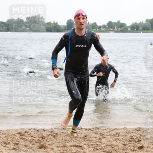 21.06.2025 - 27. Vierlanden-Triathlon Lena Gebhardt http://msf.ph/oto/8040140 15.06.2025 12:54:52 Schwimmen 1097, 1115, 1137, 1138, 1143, 1146, 1153, 1154, 1155, 1157 meine-sportfotos.de