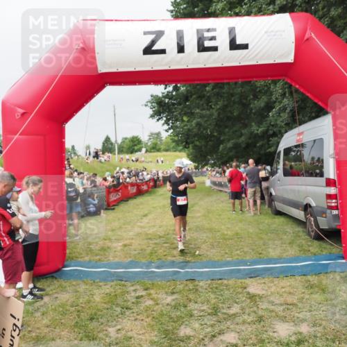 21.06.2025 - 27. Vierlanden-Triathlon MichiJ http://msf.ph/oto/8040141 15.06.2026 13:22:44 Ziel 67 meine-sportfotos.de
