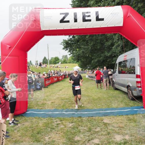 21.06.2025 - 27. Vierlanden-Triathlon MichiJ http://msf.ph/oto/8040147 15.06.2026 13:22:45 Ziel 67 meine-sportfotos.de