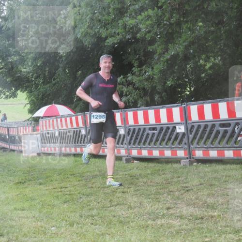 21.06.2025 - 27. Vierlanden-Triathlon KatJ http://msf.ph/oto/8040149 15.06.2025 14:26:44 Ziel 1298, 1304 meine-sportfotos.de