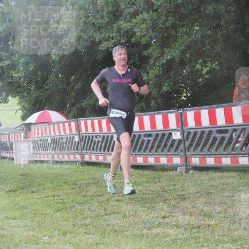 21.06.2025 - 27. Vierlanden-Triathlon KatJ http://msf.ph/oto/8040154 15.06.2025 14:26:45 Ziel 1298, 1304 meine-sportfotos.de