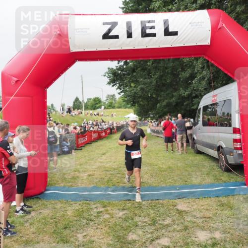 21.06.2025 - 27. Vierlanden-Triathlon MichiJ http://msf.ph/oto/8040155 15.06.2026 13:22:45 Ziel 67 meine-sportfotos.de