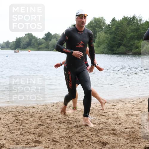 21.06.2025 - 27. Vierlanden-Triathlon Lena Gebhardt http://msf.ph/oto/8040156 15.06.2025 12:54:56 Schwimmen 1115, 1136, 1137, 1138, 1143, 1146, 1153, 1154, 1155, 1157 meine-sportfotos.de